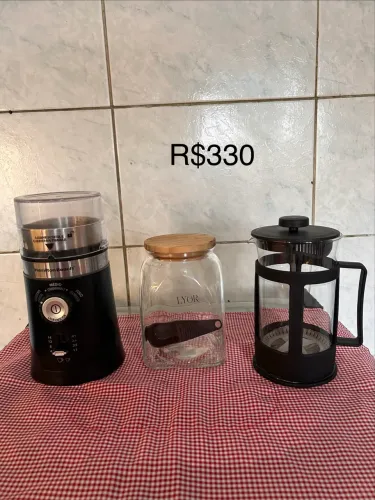 Moedor de café com prensa francesa e pote vidro