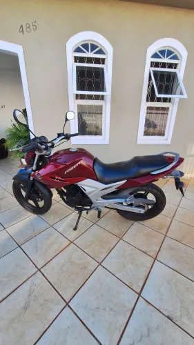 VENDE-SE YAMAHA YS FAZER 250 2012 - VERMELHA