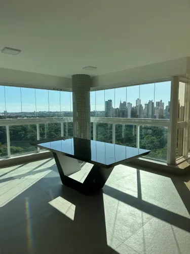 Mesa Preta com Tampo de Vidro 2.40
