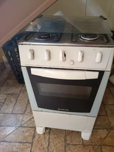 Fogão elétrico bem conservado 