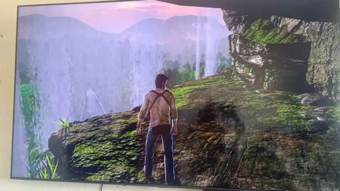 TV Samsung Crystal 70P 4K UHD + Soundbar B5 Séries