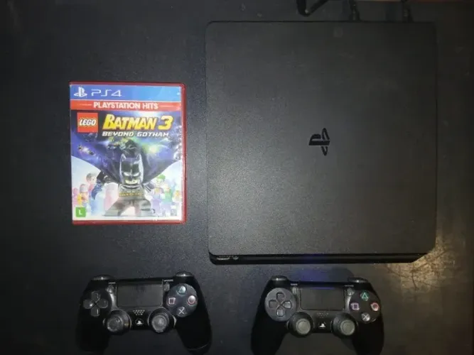 PlayStation 4 1/TB Usado -2 Controles + 1 Jogo