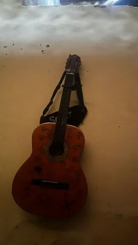 Violão semi novo