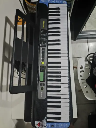 Vendo órgão Casio LK- S250  preto 61 teclas c/partitura + Suporte (com nota fiscal)