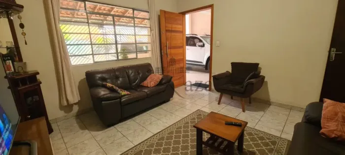 Oportunidade - Casa - Vila Industrial - 3 Dormitórios - 140m².