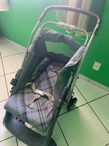 Carinho de bebê burigoto