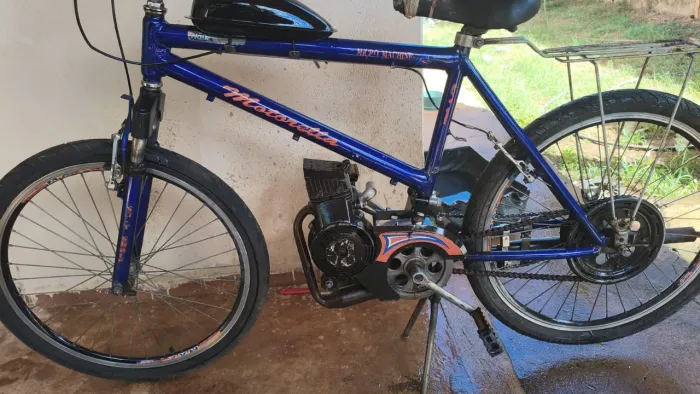 Vende-se bike motorizada.