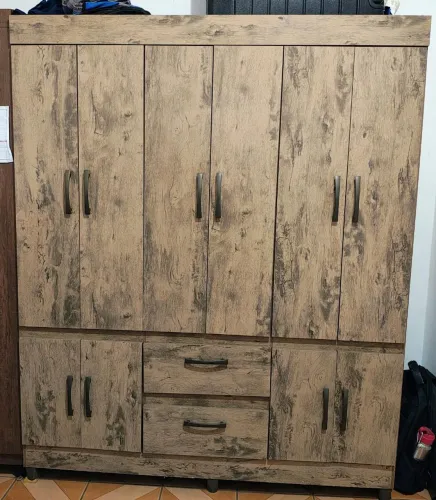 Vendo: Guarda roupa pequeno, madeira demolição.