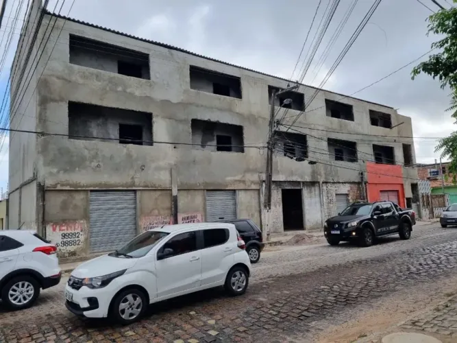 Prédio Comercial de Esquina em Nova Parnamirim!