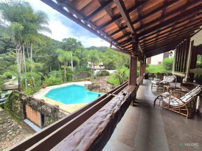 Casa 4 Niveis, 4 quartos, 2 suítes, 4.000m² de terreno no condominio Ouro Velho Mansões