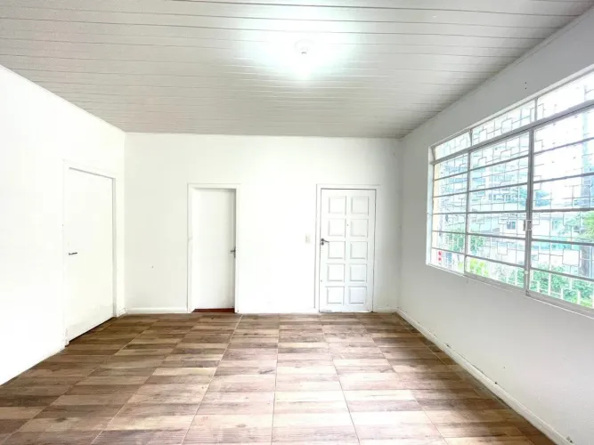 Casa 2 quarto(s), com jardim no bairro Centro