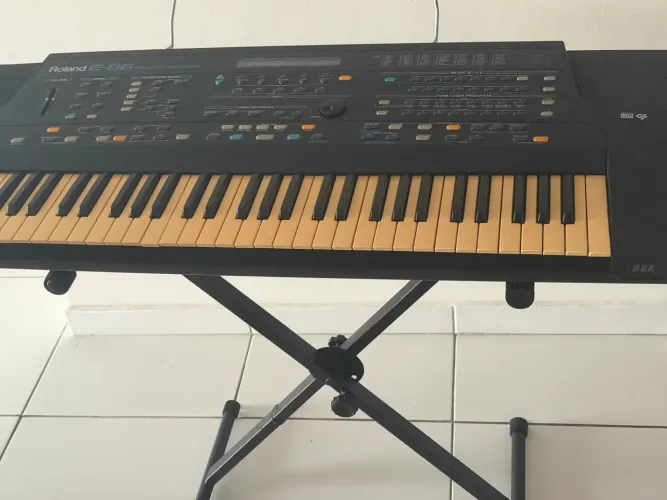 TECLADO ROLAND E- 86