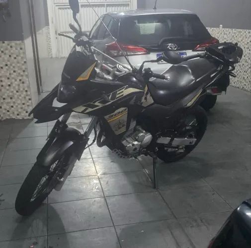 Xre 300 abs 2011 vai com 1 fw3 de brinde