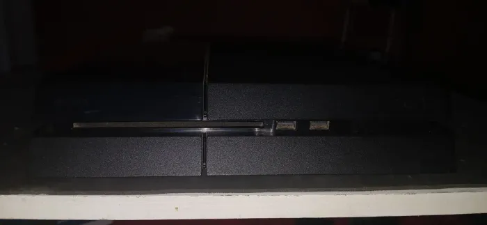 PlayStation 4 FAT com defeito e sem HD (apenas para retirada de peças)