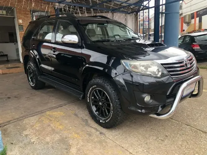 Toyota Hilux SW4 SRV D4-d 4X4 3.0 TDI Dies. AUT 2013
