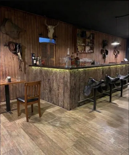 Balcão de bar restaurante estilo Country e Faroeste