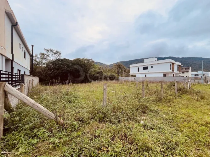 Terreno de 461m² no Ribeirão da Ilha