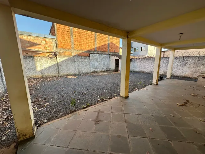 Planalto lote de 460m2 em rua principal do bairro