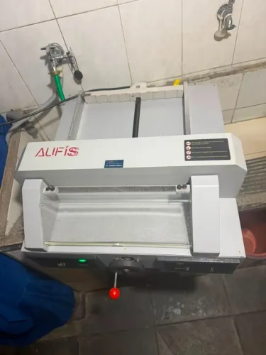 Guilhotina eletrica 330