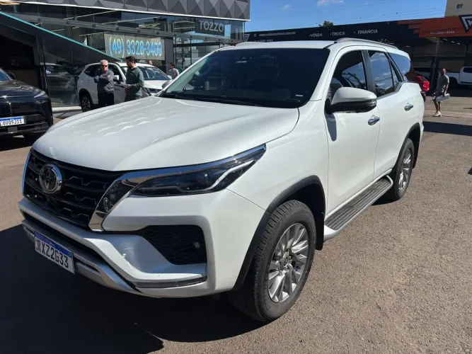 Toyota Hilux SW4 SRX 4X4 2.8 TDI 16V Dies. Aut. 2024