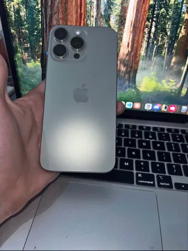 iPhone 15 pro Max titânio
