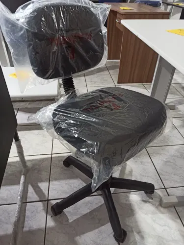 Cadeira secretária preta