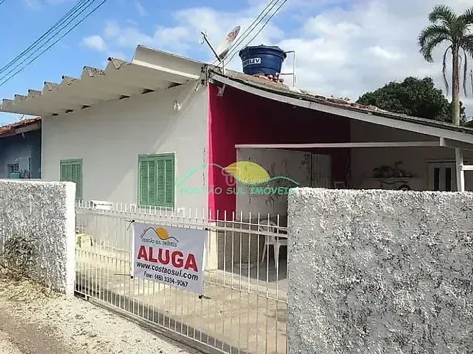 Casa de 2 quartos distante 215 metros da Praia da Armação - Armação do Pântano do Sul - Fl