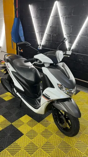 Scooter Yamaha Fluo 125 24/24 VENDA 11.999,00