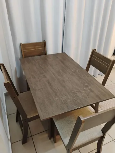 Mesa Retangular com 4 cadeiras
