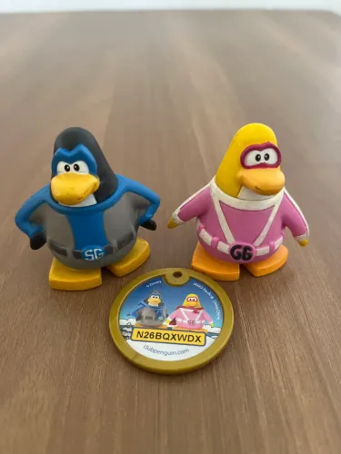 Club Penguin heróis + moeda