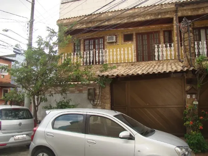 Alugo casa triplex em Vila Valqueire