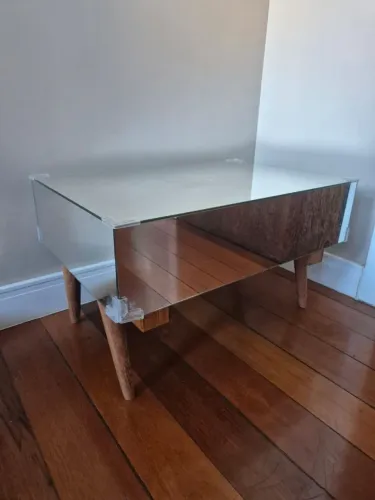 Mesa de centro espelhada
