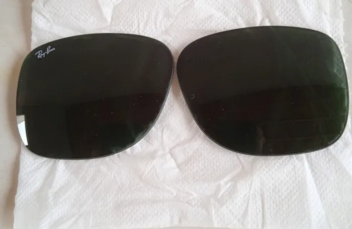 Vende-se um par de lente da RAY BAN