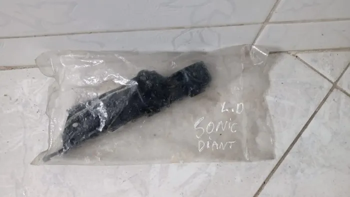 Guia Suporte Parachoque dianteiro Chevrolet Sonic lado direito