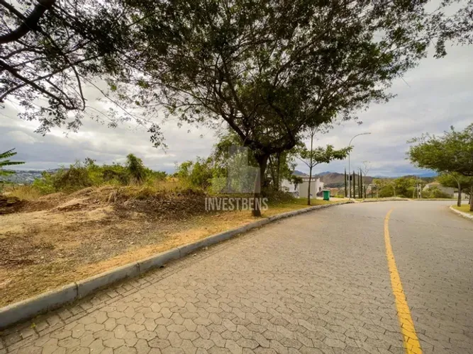 Lote com 1000 m² e 20 metro de frente à venda no Condomínio Val dos Cristais - Nova Lima