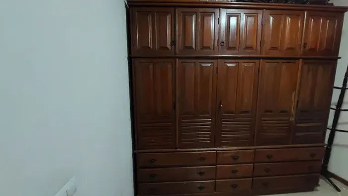 Raridade - Vendo armário de Madeira