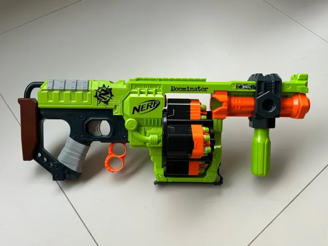 Nerf Doomminator Zombi Strike