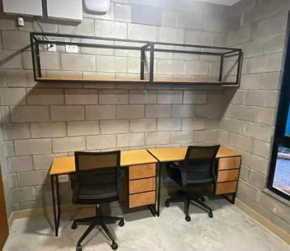 mesa de estudo / escritório estilo industrial