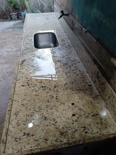 Pia em bancada de granito 