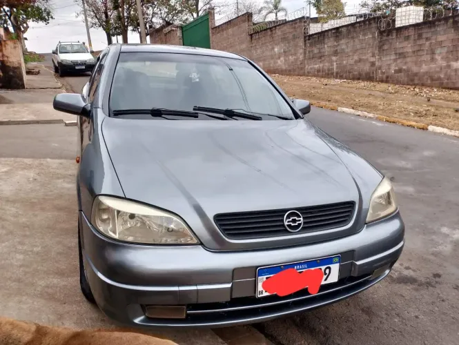 Vende-se Astra Sedan 2001 1.8 