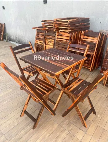Mesa Dobrável Com 4 Cadeiras Envernizada