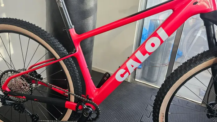 CALOI ELITE CARBON SPORT 2025 tam. M<br>ELITE CARBON SPORT - 2025