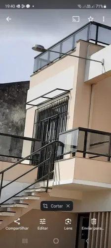 Porta de vidro com esquadrias de alumínio e Grade de ferro