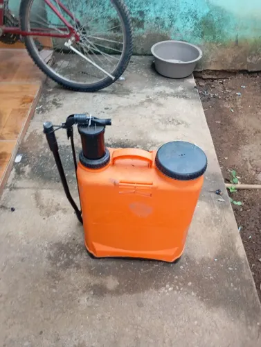 Vendendo uma bomba de bater veneno