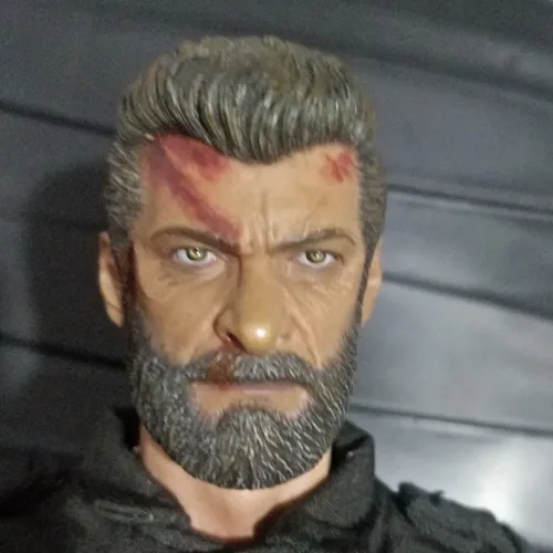 Head Old Man Logan (Wolverine) Battle Damaged - Escala 1/6