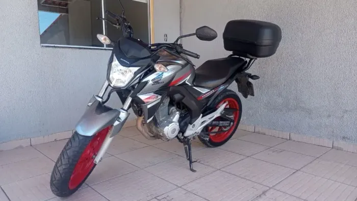 Honda CB Twister ABS 2018 - Prata - 33.000 km - Vendo