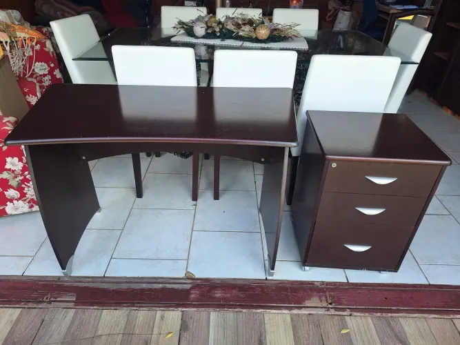 Escrivaninha com mesa auxiliar 