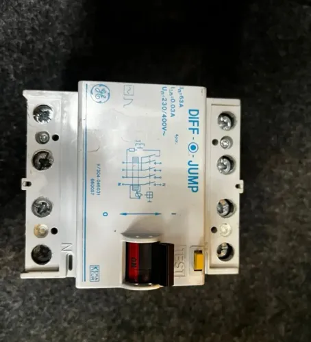 Disjuntor DR trifásico 63A