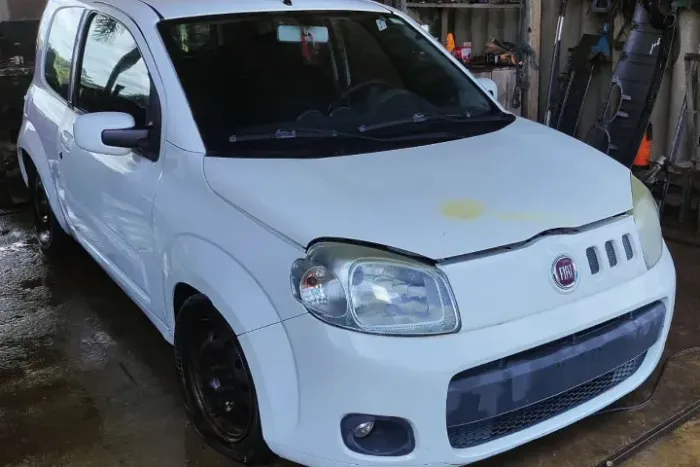 Sucata Fiat Uno Vivace 1.0 2013 C/Direção Hidráulica (Para Retirada de Peças)