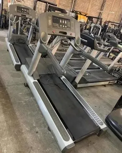 Esteira Life Fitness 93T